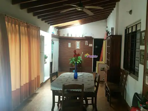 Venta de Amplio Chalet 5 amb. + departamento 2 amb. Gesell