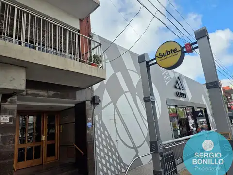VENTA- APTO OFICINA-URQUIZA- PUERTA DEL SUBTE B, 2 AMB,  COCINA Y LAV SEPARADO