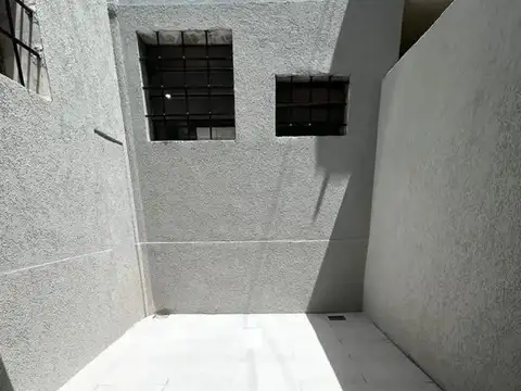 Depto Tipo Casa en Venta en Versalles, USD 113.000