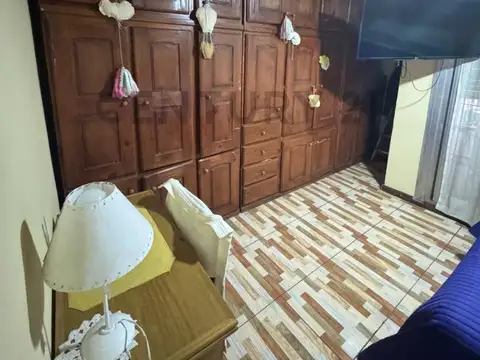 Casa con dos departamentos venta en bloque zona residencial