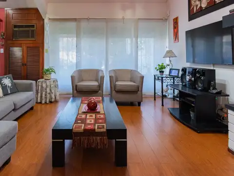 Casa 5 ambientes con 2 baños