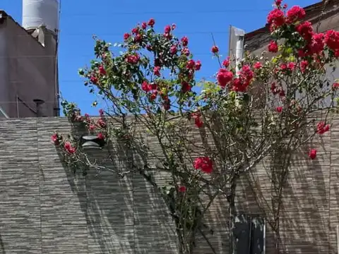 Entre Ríos e/ Larrea y Azcuénaga