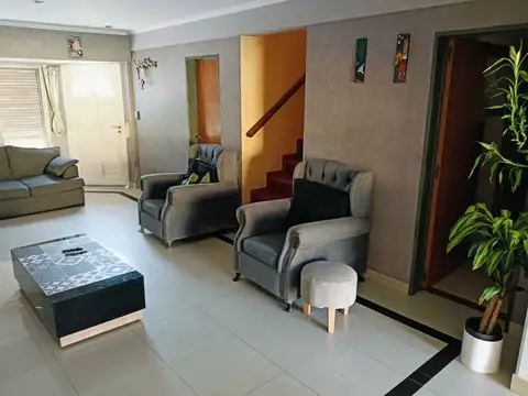 Venta Casa 7 ambientes con pileta en Tapiales