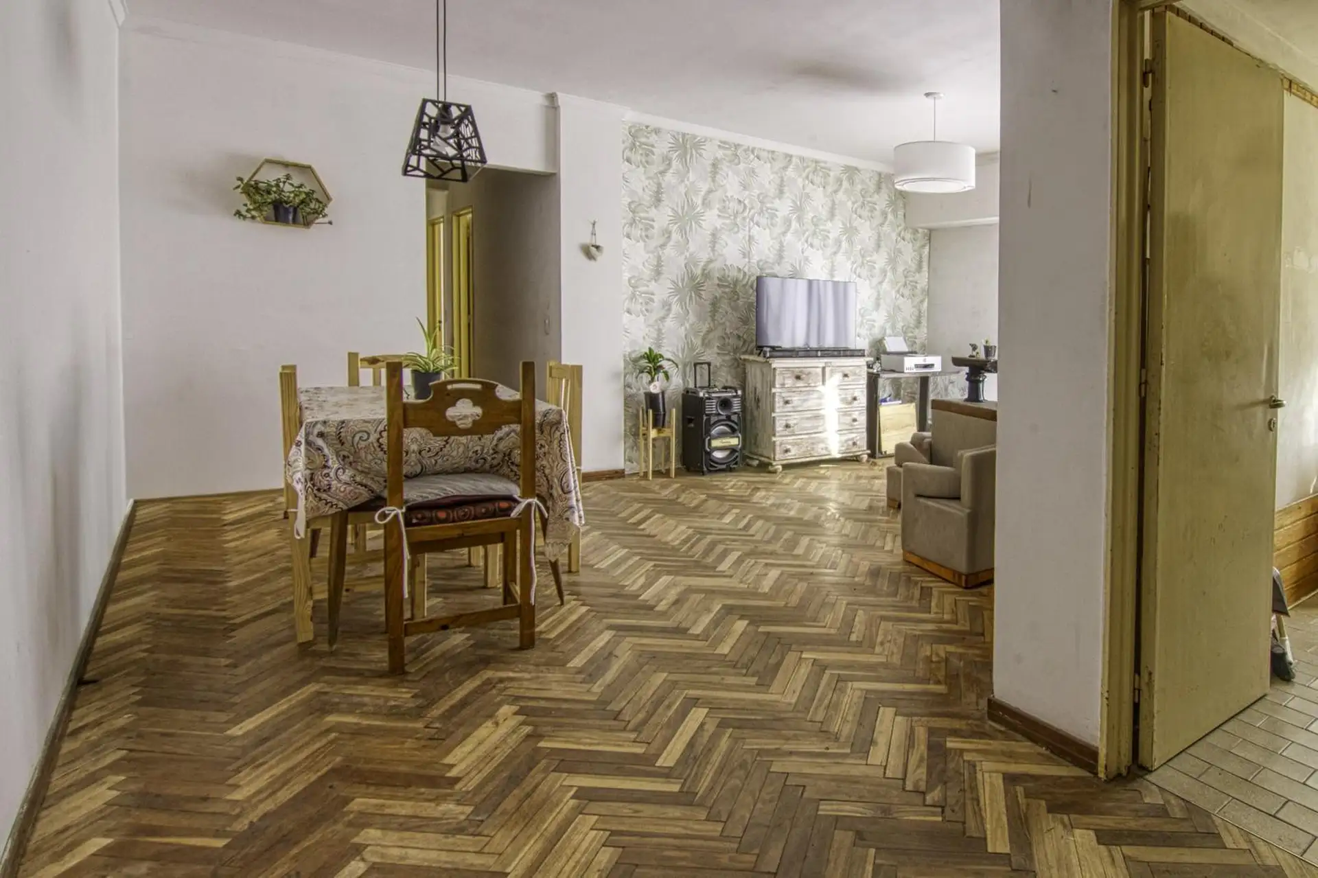 Depto 4 amb, 82m² con cochera cubierta y balcón — Complejo Torres 9 de Julio y México