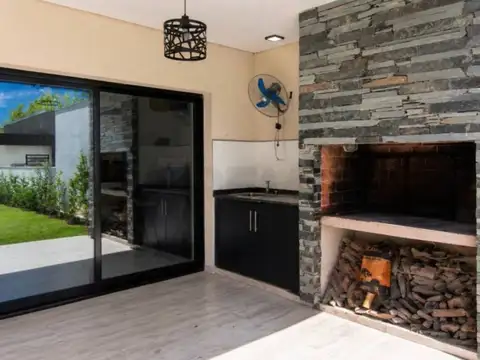 Casa 4 ambientes con 1 baño