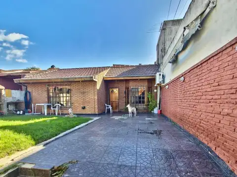 Montevideo N° al 4600, e/1° de agosto y urquiza