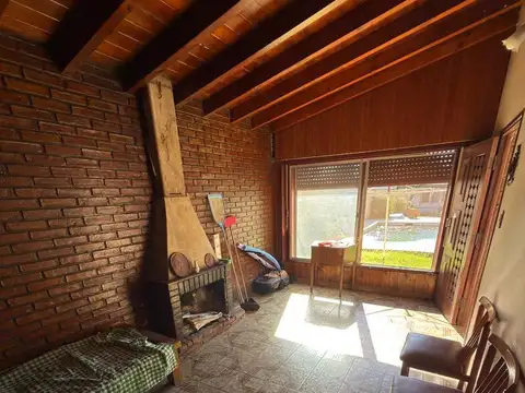 Casa sobre lote de 500m2 con gran potencial.