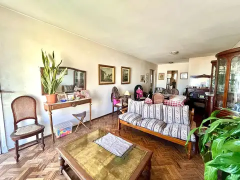 Venta apto 2 dormitorios con balcón al frente