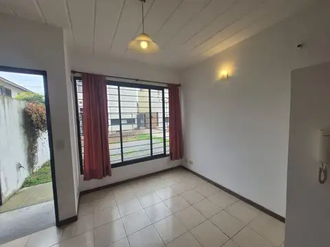 Depto Tipo Casa 2 ambientes con 1 baño