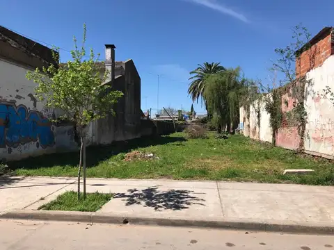 AMPLIO LOTE CENTRICO - A MTS. PLAZA 1810 -  IDEAL INVERSORES - LOBOS 