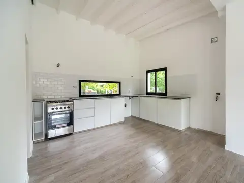 Casa 4 ambientes con 2 baños
