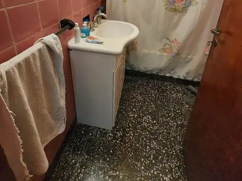 Depto Tipo Casa en Venta en Bernal Oeste, USD 49.000