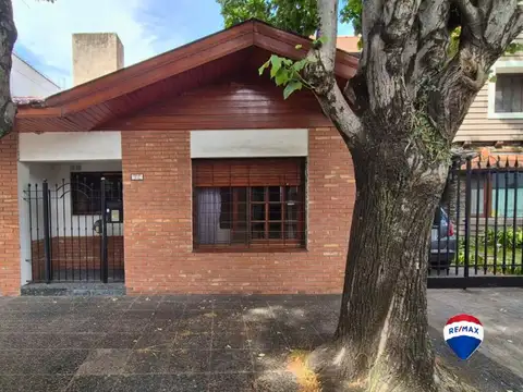 CASA 3 AMBIENTES CON GARAJE Y PATIO EN QUILMES