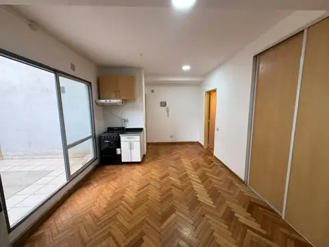 Monoambiente en alquiler. Patio. Apto profesional. Villa Urquiza