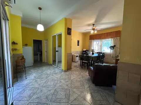 Casa de 4 ambientes con cochera en Saenz Peña