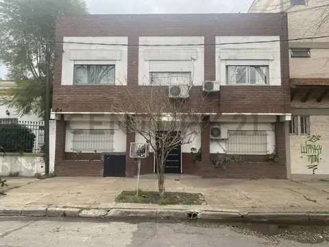 16 E/ 70 y 71 1800, Piso 1