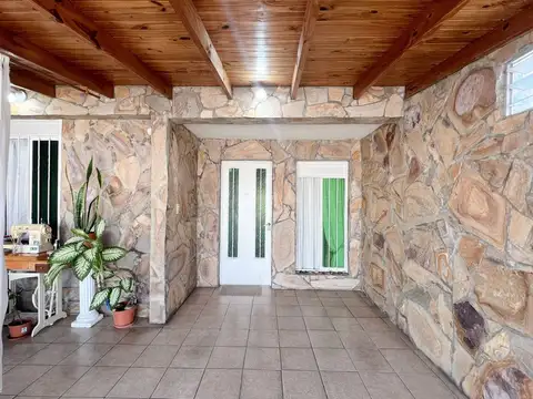 CASA EN VENTA VILLA ELVIRA 2 DORMITORIOS GARAGE