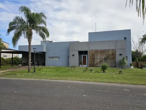 ¡VENTA! Casa de 3 dormitorios, 4 baños con jardín, pileta y quincho con parrillero! El Solar de...