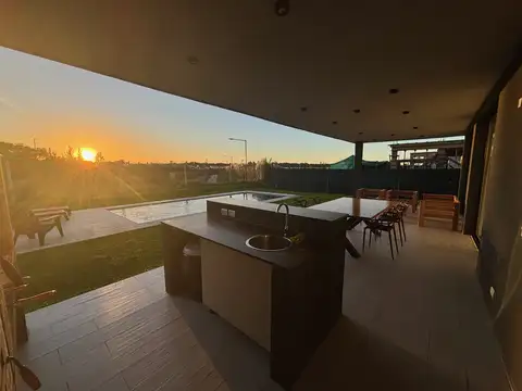 Casa 5 ambientes con 2 baños