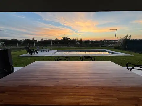 Casa en Alquiler Temporal con 5 cocheras