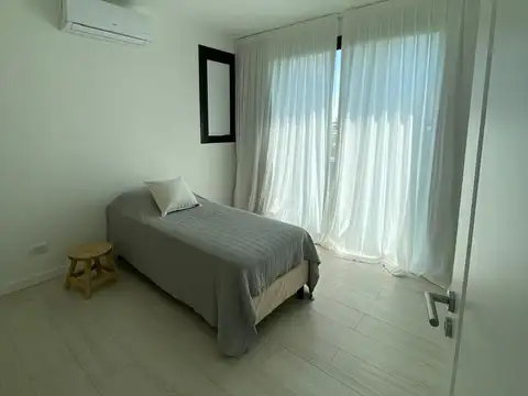 Casa en Alquiler Temporal con 5 cocheras