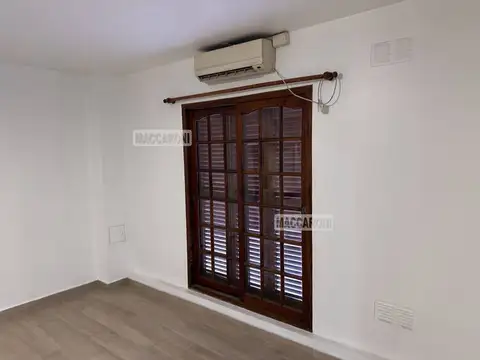 Casa en Alquiler con 2 cocheras