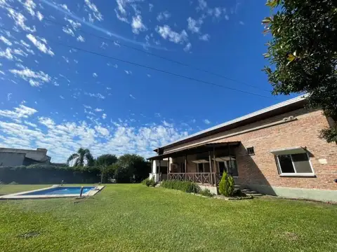 Casa 4 ambientes con 2 baños