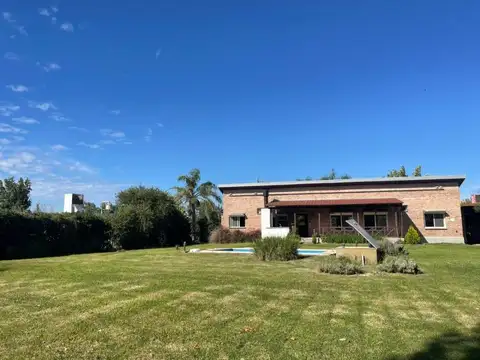 Casa en Venta con 2 cocheras