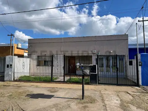 CASA EN VENTA ( 2 CASAS EN BLOQUE), 153 ENTRE 67 Y 68,LOS HORNOS.