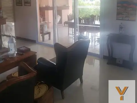 Casa en venta - 3 Dormitorios 2 Baños - Coronel Brandsen