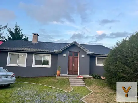 Casa en venta - 3 Dormitorios 2 Baños - Coronel Brandsen