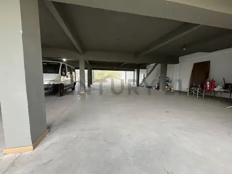 VENTA LOCAL COMERCIAL ENTREPISO ASCENSOR EN ITUZAINGÓ