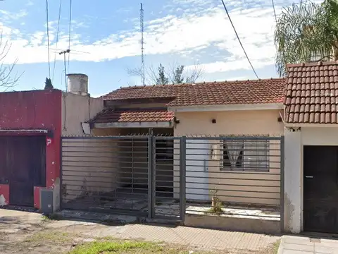 Casa 3 ambientes + cochera posadas 590