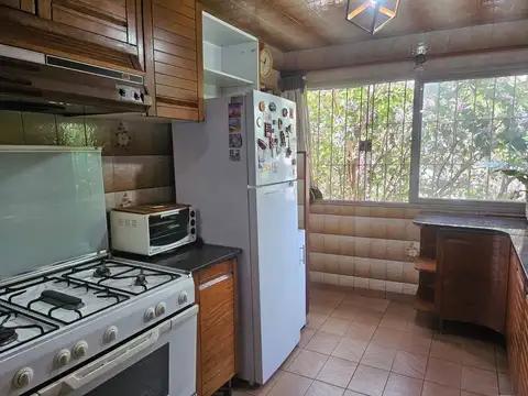 Casa 6 ambientes con 2 baños