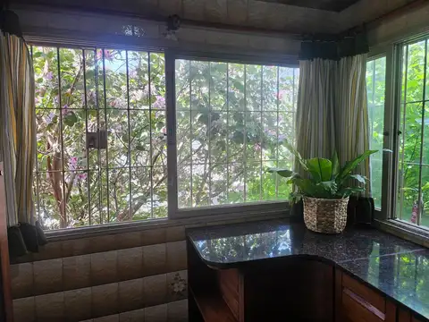 Casa de 3 Pisos con Terraza y Quincho