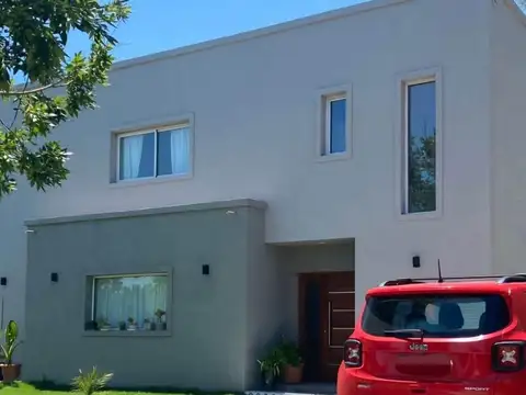 Casa  en Venta en Pilar,  G.B.A. Zona Norte