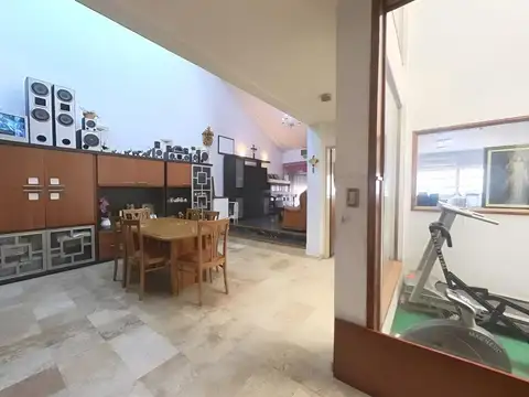 VENTA CASA Chalet 6 Amb. 5 Hab. Velez Sarsfield