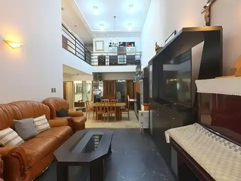 VENTA CASA Chalet 6 Amb. 5 Hab. Velez Sarsfield