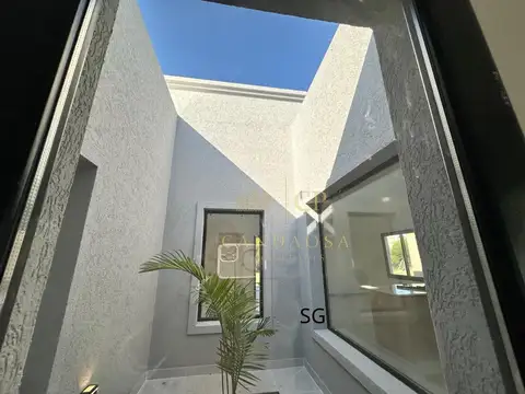 Casa en Venta con 3 cocheras