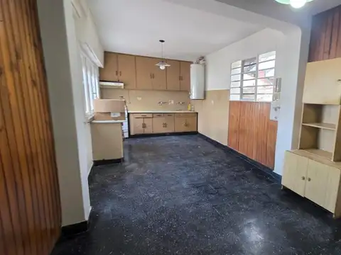 Casa en Alquiler con 2 cocheras