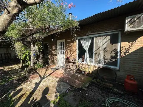 Chalet 3 ambientes + departamento mono ambiente + galpon