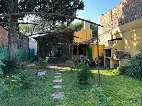Casa en Venta con 2 cocheras
