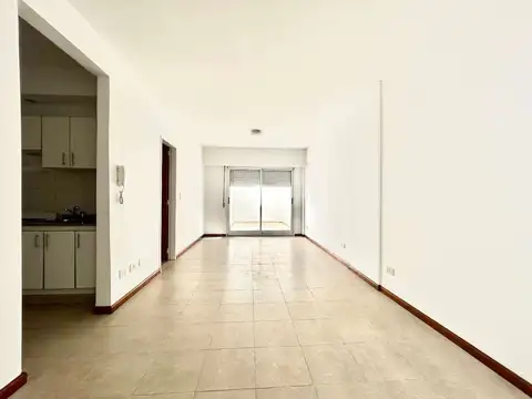 Amplio Monoambiente con patio y cocina separada en Noruega al 3200. A MEDIA CUADRA DE LA UCA  