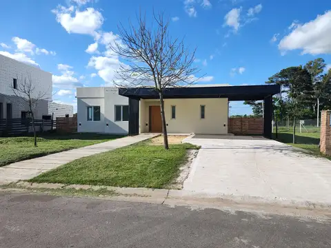 Casa 5 ambientes con 4 baños