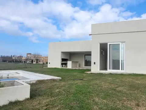 Casa en Venta con 4 cocheras