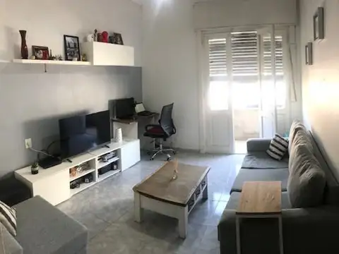 Zeballos 1800, Piso 1