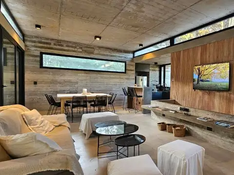 Casa 4 ambientes con 2 baños