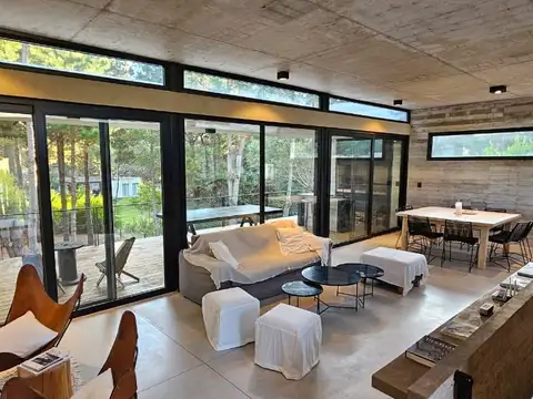 Casa en Alquiler Temporal con 3 cocheras