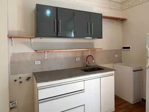 Aristóbulo del Valle 100, Piso 1