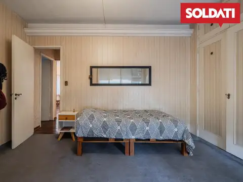 PH en venta. Primer piso por escalera 2 dormitorios  playroom con muy buena terraza en Villa Crespo.